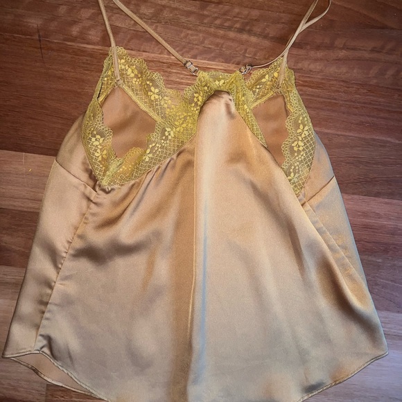 Gold silk lace tank - Picture 2 of 3